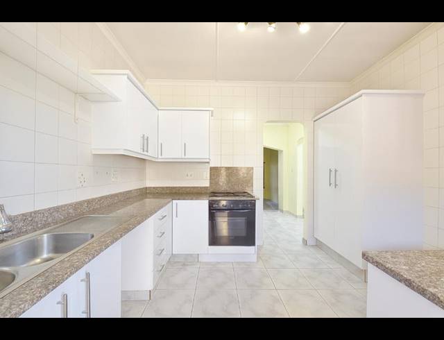 3 BEDROOM TOWNHOUSE FOR SALE IN SUNNINGDALE